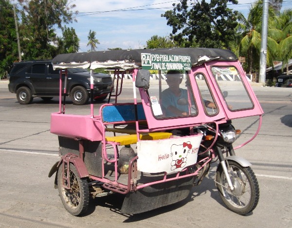 Hello Kitty motorela in El Salvador