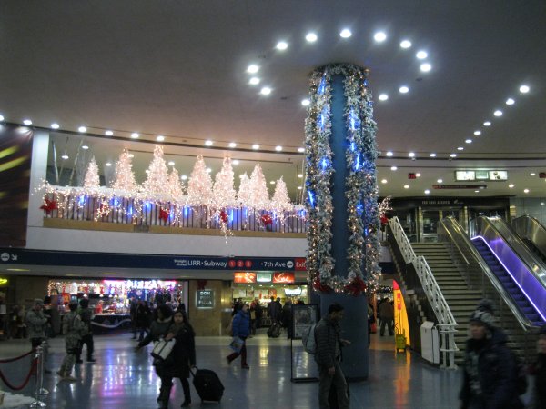 Penn Station decorations, December 27, 2013
